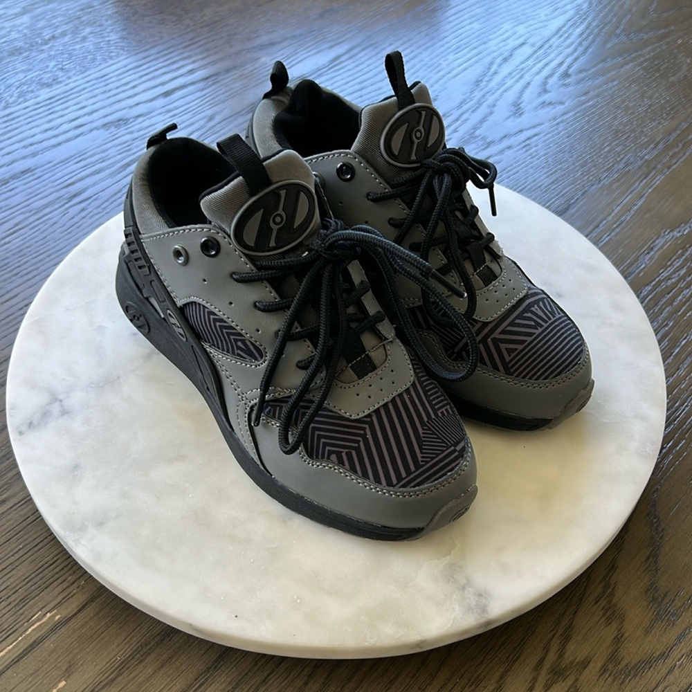 SOLD! Heelys Force Youth Size 3
